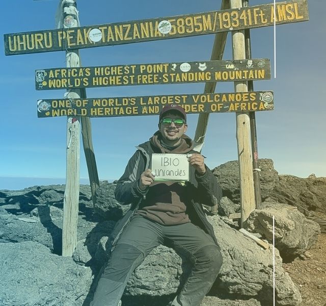Del aula al la cima de África: la travesía de un ingeniero biomédico hacia el Kilimanjaro